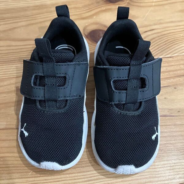 スニーカー 15 センチ 黒 キッズ PUMA 春 夏 男の子 女の子