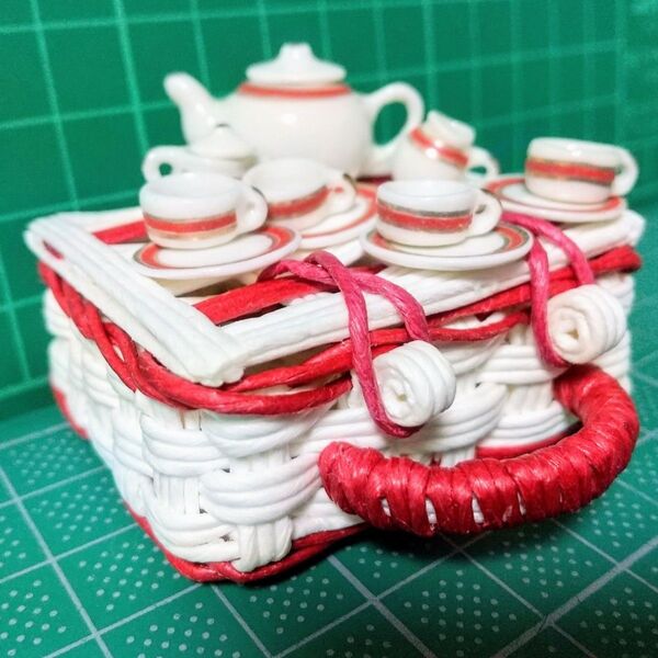 【新品】ドールハウスミニチュアティーセット ハンドメイドバスケット(臙)