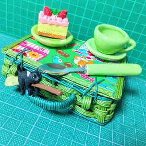 ミニチュア食器 黒猫 ショートケーキ レトロバスケットセット