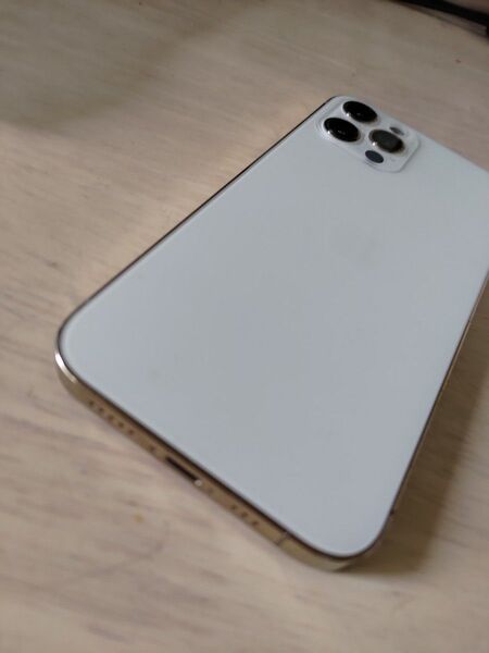 iPhone 12 pro ゴールド 128GB アウトカメラ ライト使用不可