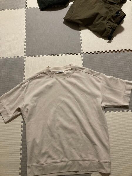 ZARAのTシャツ