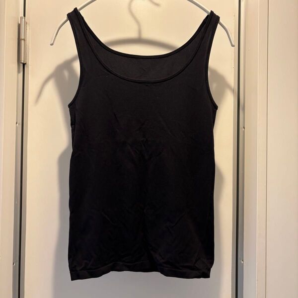 UNIQLO ユニクロ タンクトップ カットソー トップス ブラック 黒