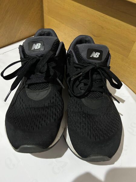 New Balance スニーカー 黒 ブラック 27㎝ メンズ 靴 メッシュスニーカー ランニングシューズ 軽量 ロゴ