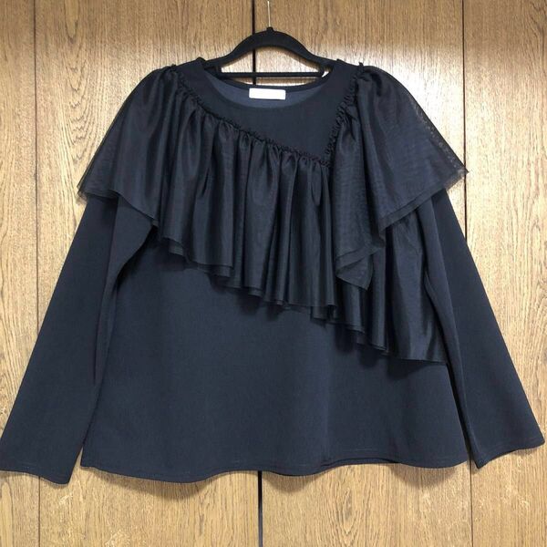 ★美品 リベッタ(しまむら)チュール付きカットソーゆったり(M) トップス 黒 フリル 高見え!
