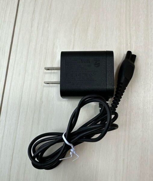 PHILIPSフィリップス シェーバー用充電器 型番: HQ8505 アダプター