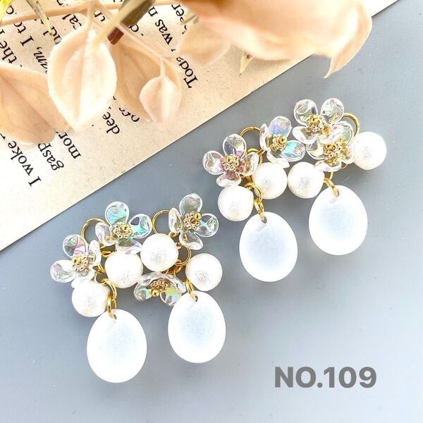 NO.109 再再販☆鈴丸ビーズフロストドロップ×クリアフラワー/ハンドメイドチャーム