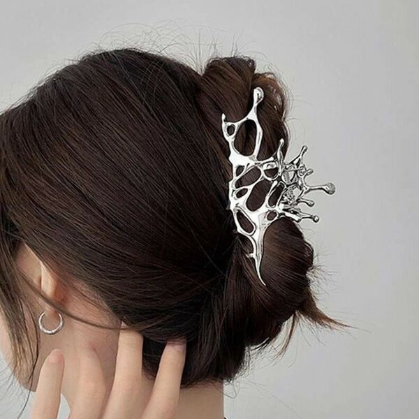 女性用 中空アシンメトリー デザイン ヘアクロー スカルモチーフ ファッショナブル 髪飾り 可愛い シルバー386246