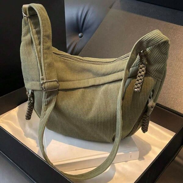 コーデュロイ 三日月型 ショルダーバッグ 軽量 折りたたみ シンプル カジュアル キャンバス ジッパー開閉 グリーン783571