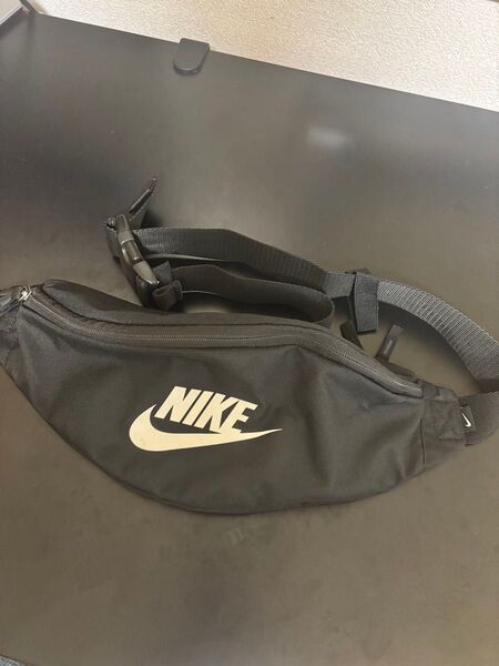 NIKE ナイキ ウエストバッグ ボディバッグ 黒 ブラック