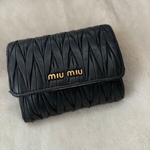 ミュウミュウ miumiu 折り畳み財布 レザー マテラッセル