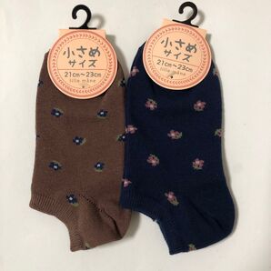 2足セット『lille mane/リリーモネ』小さめサイズ 小花柄 スニーカーソックス 靴下 21〜23cm ネイビー モカ 綿混