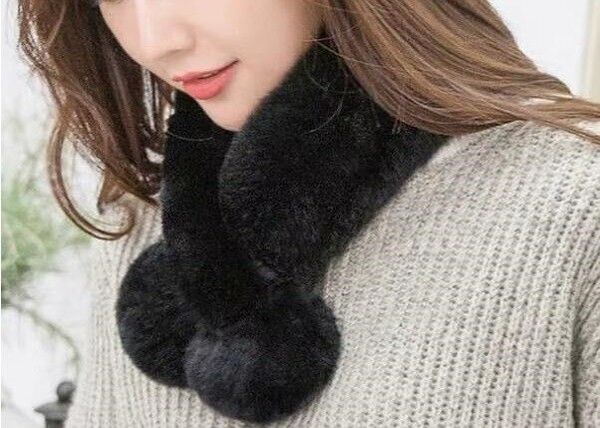 ★未使用★ ヘビロテ決定! 肌触り抜群 ふわふわもこもこ暖かい ボンボンも可愛い 防寒 ファーマフラー 【ブラック】
