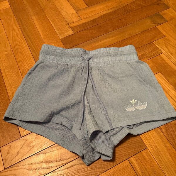 adidas ショートパンツ