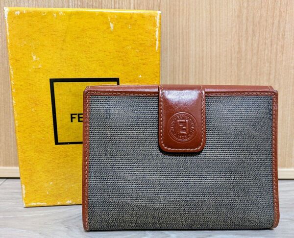 FENDI フェンディ 二つ折り財布 ズッカ柄 グレー ブラウン