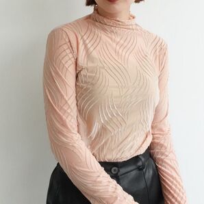 sahara Wave Line Flocky Print Top ベージュ