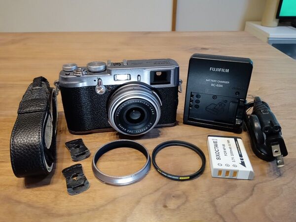 【高品位レンズフィルター+東芝製SDカード付き】完動品 FUJIFILM FinePix X100【全額返金初期不良保証付き】
