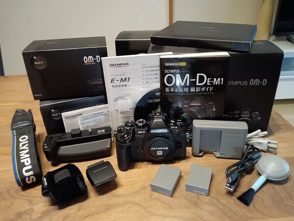 【センサー清掃+豪華特典付き】完動品 OLYMPUS OM-D E-M1 ボディ+純正バッテリーグリップ【取説+元箱付き】