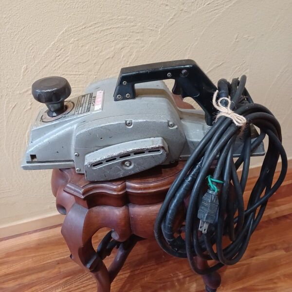 【良品】makita(マキタ)電気カンナ 1805N