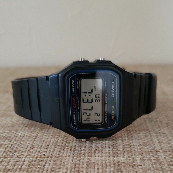 CASIO F-91W デジタル腕時計 ブラック