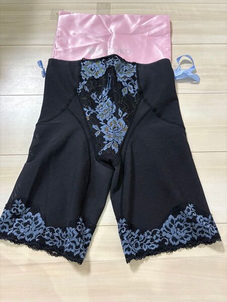美品補正下着MARUKO リュミエス ロングガードルLサイズ