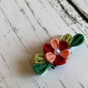 つまみ細工 お花の髪飾り 小さめ ハンドメイド パッチン留め キッズ わんこ