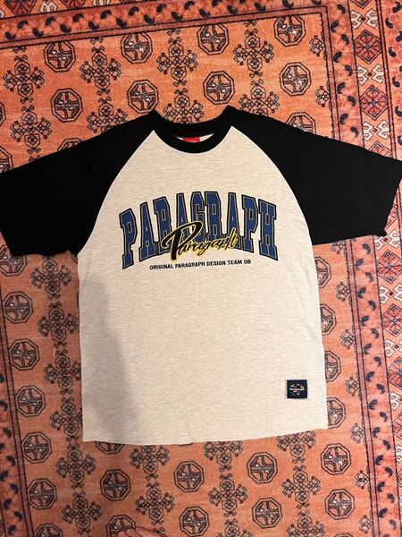 PARAGRAPH Raglan sleeve Arch logo T-shirt