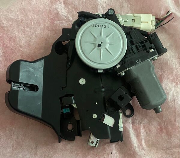 レクサス LS460 LS600h USF40 UVF45 純正 トランク ドアロックアクチュエーター 163800-0370