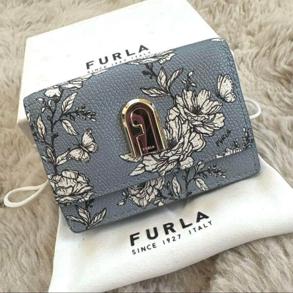 FURLA フルラ 花柄 三つ折り財布 コンパクト財布 ライトブルー