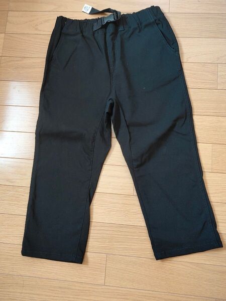 黒の七分丈パンツ ウエストゴム 紐付き ポケット付き
