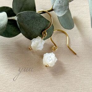 No.117 14kgf 天然石 マザーオブパール 薔薇 ピアス ノンホールピアス イヤリング yuu