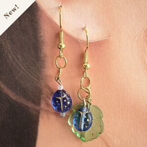 ③チェコビーズてんとう虫 ピアス ハンドメイド ピアス プレゼントにも ゴールド
