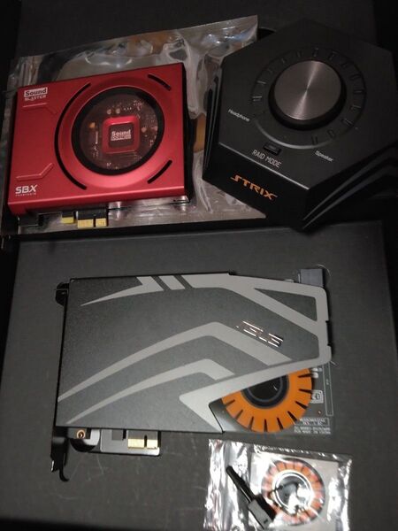 サウンドカード2枚 Sound Blaster ZとSTRIX SOAR