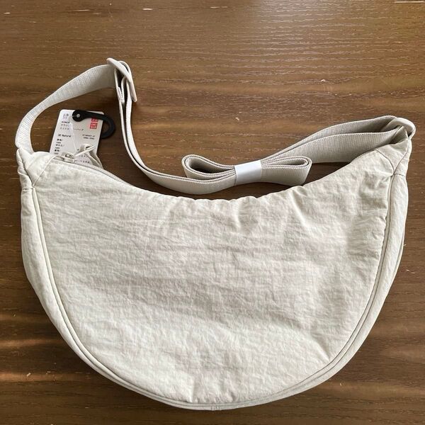 【未使用、タグ付き】ユニクロ ラウンドミニショルダーバッグ UNIQLO 30ナチュラル
