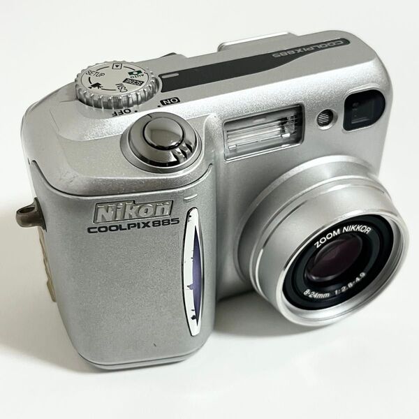 Nikon coolpix 885