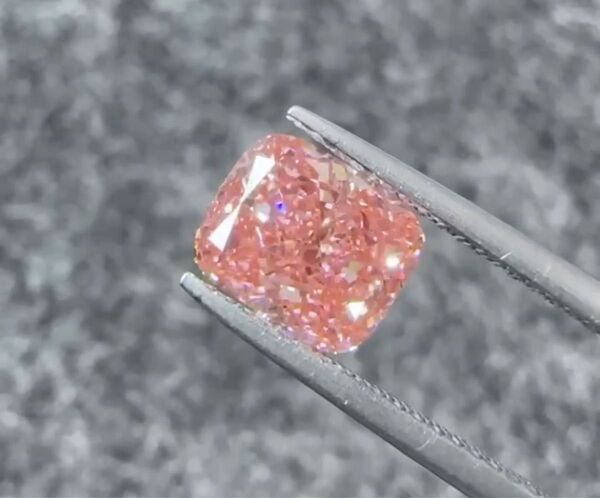 【IGI鑑定付】2.02ct ファンシーインテンスピンク VVS2 クッション ラボグロウンダイヤモンド 裸石