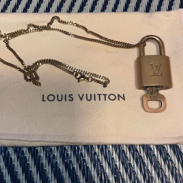 LOUIS VUITTON パドロック 320 カギ 南京錠 メッキ ゴールド ネックレス ルイヴィトン