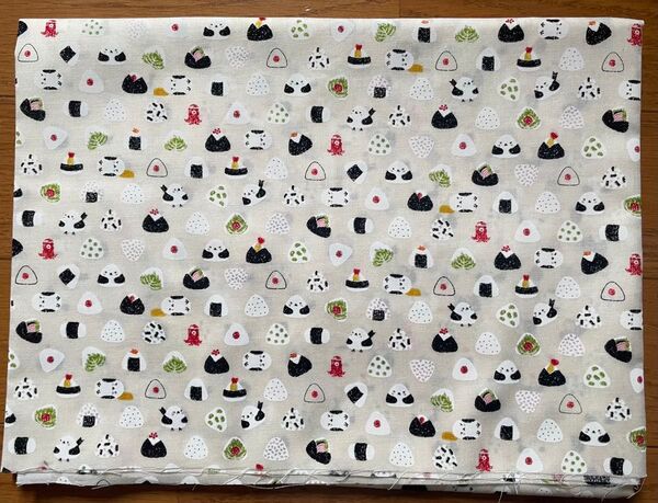 あにまるだ和 生地 おむすび シマエナガ 生地幅約105×50cm スケア ハギレ コットン カットクロス