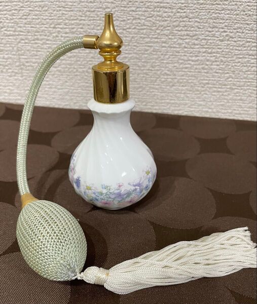【廃盤 ヴィンテージ】ウェッジウッドWEDGWOOD アンジェラ アトマイザー 香水瓶 黒壺バックスタンプ