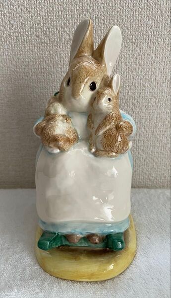 《希少 ヴィンテージ》ピーターラビットシリーズ お母さんと子ウサギ ロッキングチェア 陶器の貯金箱 フィギュア