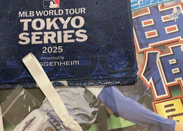 MLB開幕戦 非売品 記念マフラータオル 号外 リストバンド