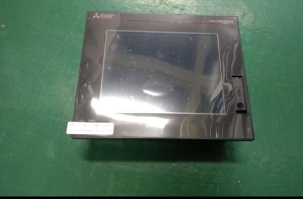 三菱電機 タッチパネル GT2105-QMBDS(取付金具付き・美品)