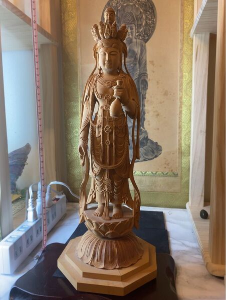 観音菩薩 仏像 菩薩 置物 彫刻 年代物 白檀と言われたかもしれません。写真でご確認ください。