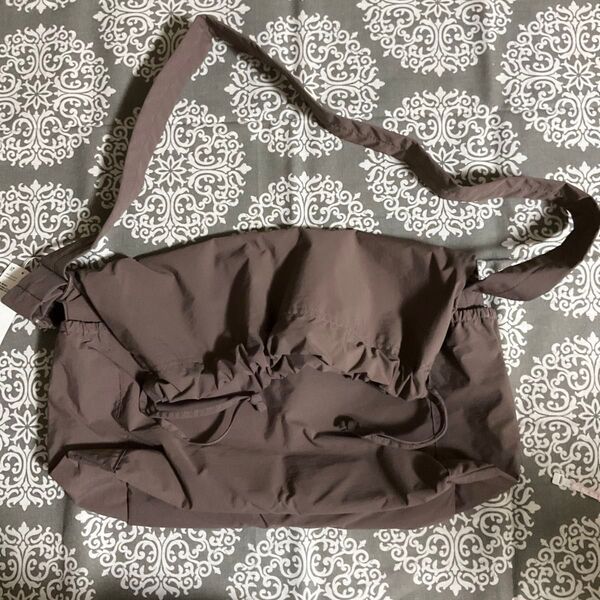 ユニクロ ドローストリングショルダーバッグ 466334 BROWN