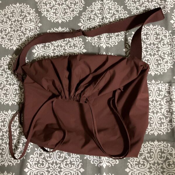 ユニクロ ドローストリングショルダーバッグ 461185 WINE