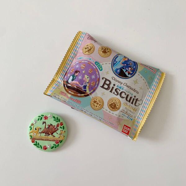 Disney characters 刺繍缶バッジ