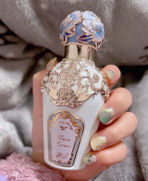 美品 フラワーノーズ flowerKnows 胡蝶雲肩シリーズ パフューム ホワイトボトル フレグランス 香雪梔子
