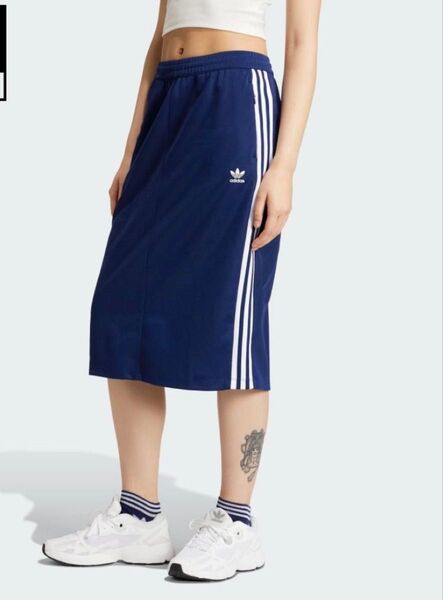 【値下げ】アディダス adidas スリーストライプス ひざ状スカート M 新品未使用 紺色 ダークブルー