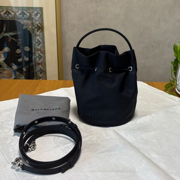 日本未入荷 BALENCIAGA WHEEL XS ドローストリング バケット 2WAY
