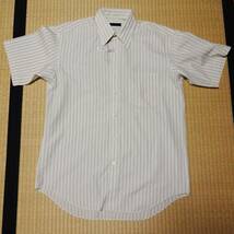 Mr.JUNKO(JUNKO KOSHINO)の半袖ワイシャツ（薄いベージュにストライプ模様）_画像1