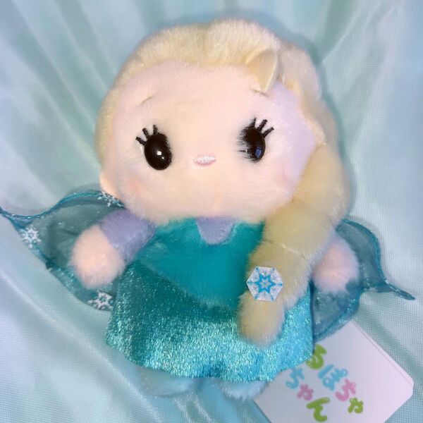 新品タグ付き ディズニーストア うるぽちゃちゃん ぬいぐるみ エルサ アナと雪の女王